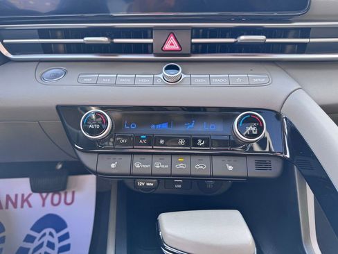 Used 2025 Hyundai Elantra SEL FWD image 17