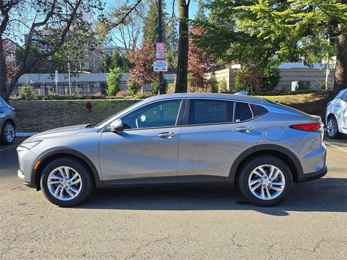 New 2026 Buick Envista Preferred image 2