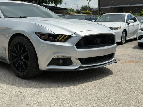 Used 2017 Ford Mustang Coupe RWD image 3