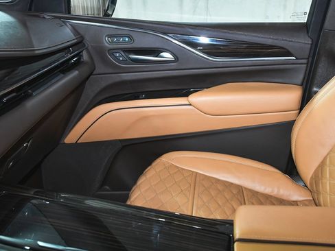 Used 2021 Cadillac Escalade Premium Luxury w/ Driver Assist Tech Package AWD/4WD image 43