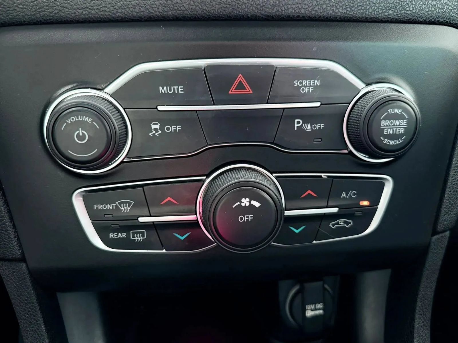 Used 2021 Dodge Charger SXT RWD image 25