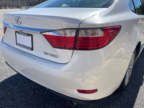 Used 2014 Lexus ES 350 w/ Luxury Package FWD image 11