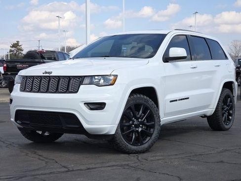 Used 2019 Jeep Grand Cherokee Altitude image 2