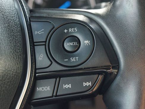 Used 2021 Toyota Venza Limited image 12