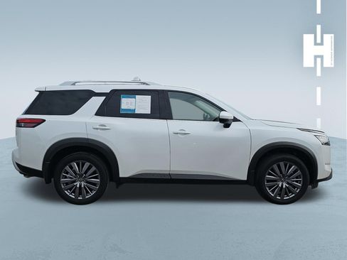 Used 2025 Nissan Pathfinder SL w/ SL Premium Package image 2