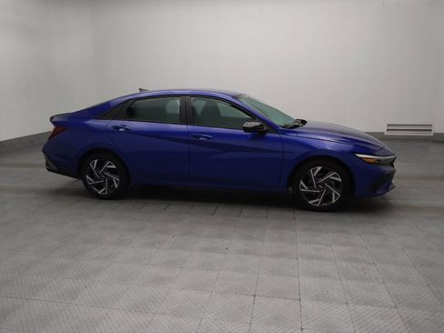 Used 2025 Hyundai Elantra Sport FWD image 11