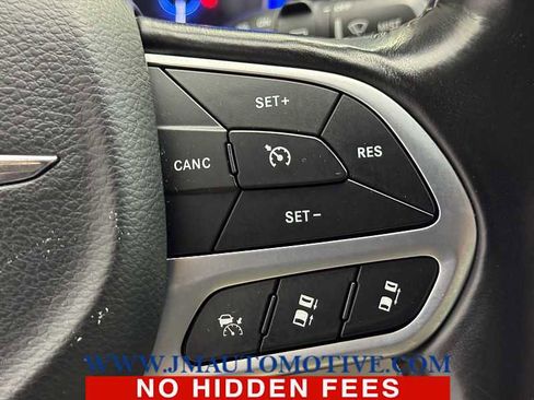 Used 2021 Chrysler Pacifica Touring-L image 44