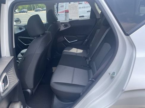 Used 2025 Kia Soul LX w/ LX Technology Package FWD image 29