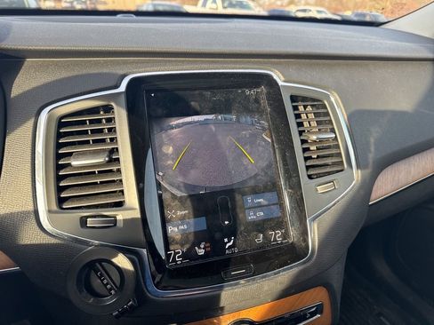 Used 2021 Volvo XC90 T6 Momentum image 16