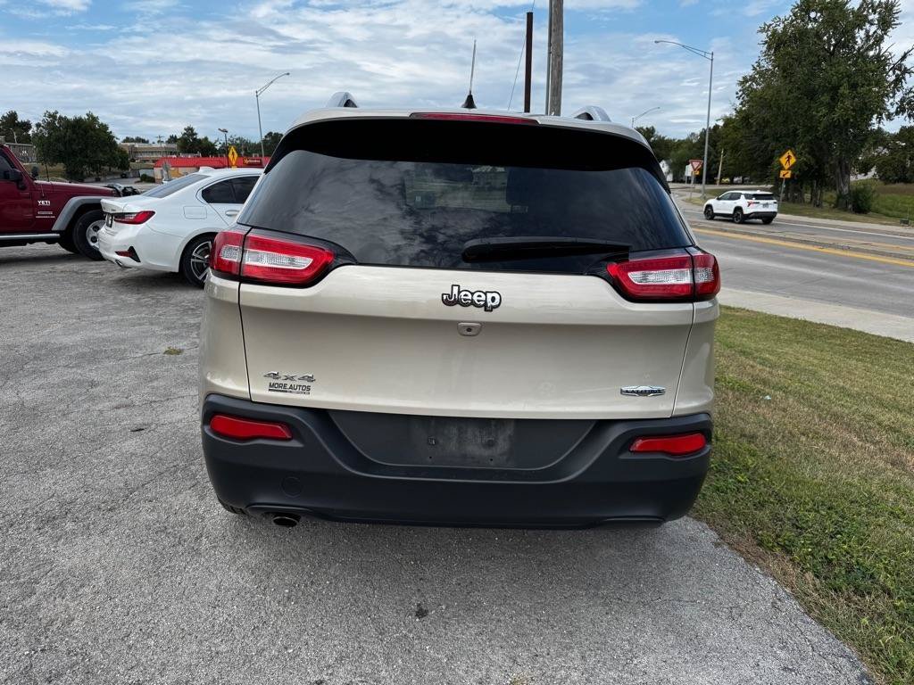 Used 2015 Jeep Cherokee Latitude w/ Cold Weather Group AWD/4WD image 7