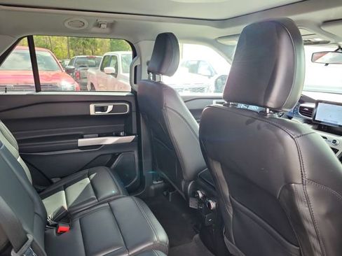 Used 2022 Ford Explorer XLT w/ Equipment Group 202A image 32