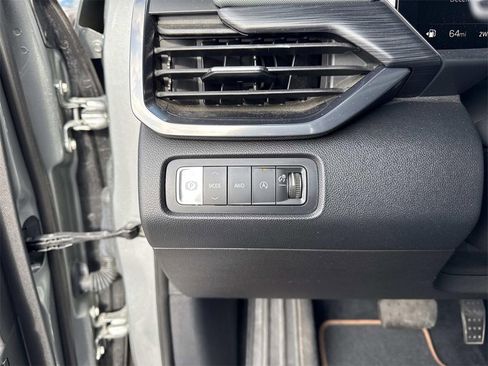 Used 2024 GMC Acadia AT4 w/ Luxury Package image 14