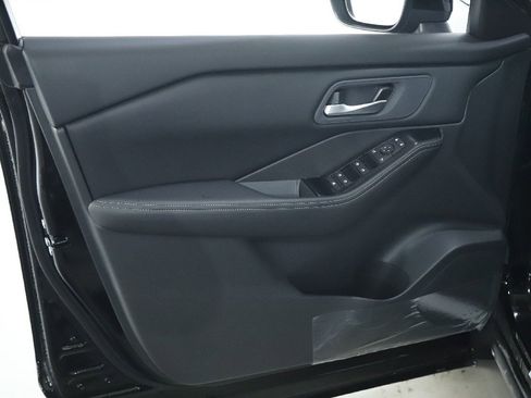 Certified 2026 Nissan Rogue SV image 15