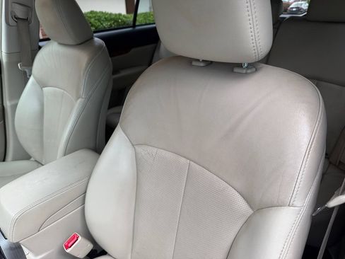 Used 2011 Subaru Outback 2.5i Limited AWD/4WD image 13