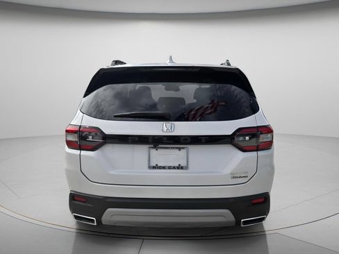 Certified 2025 Honda Pilot Touring image 6