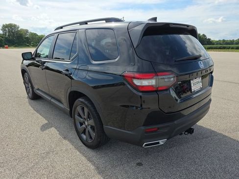 Used 2025 Honda Pilot Sport image 11