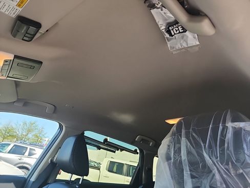 Used 2024 Nissan Rogue SL image 13