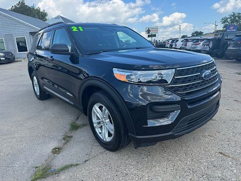 Used 2021 Ford Explorer XLT AWD/4WD image 1