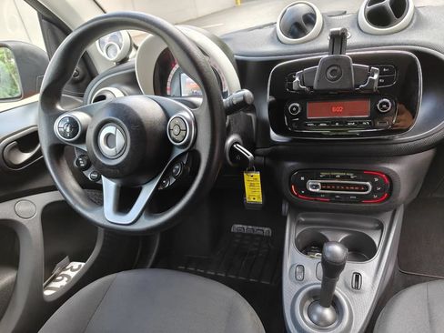 Used 2016 smart fortwo pure RWD image 14