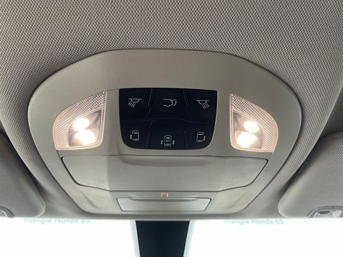 Used 2022 Chrysler Voyager LX image 20