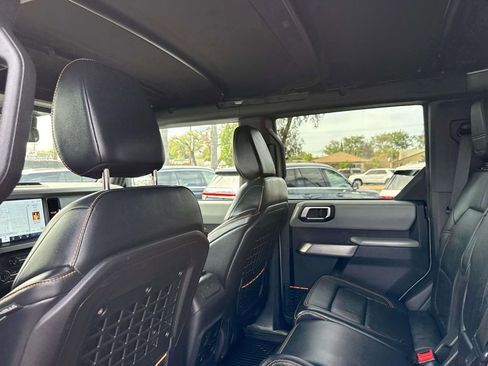 Used 2022 Ford Bronco Badlands image 10