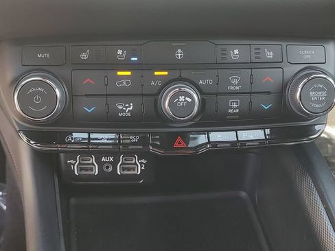 Used 2024 Dodge Durango GT RWD image 18