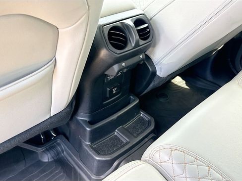 Used 2021 Jeep Wrangler Unlimited Sahara image 28