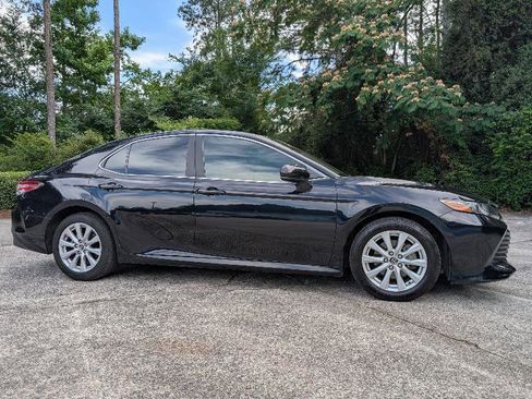Used 2018 Toyota Camry LE FWD image 3