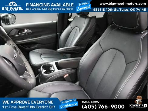 Used 2024 Chrysler Pacifica Touring-L FWD image 5