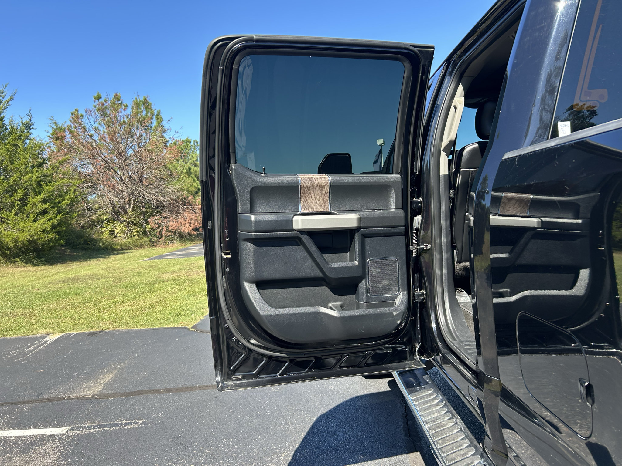 Used 2017 Ford F250 Lariat w/ Lariat Ultimate Package AWD/4WD image 20