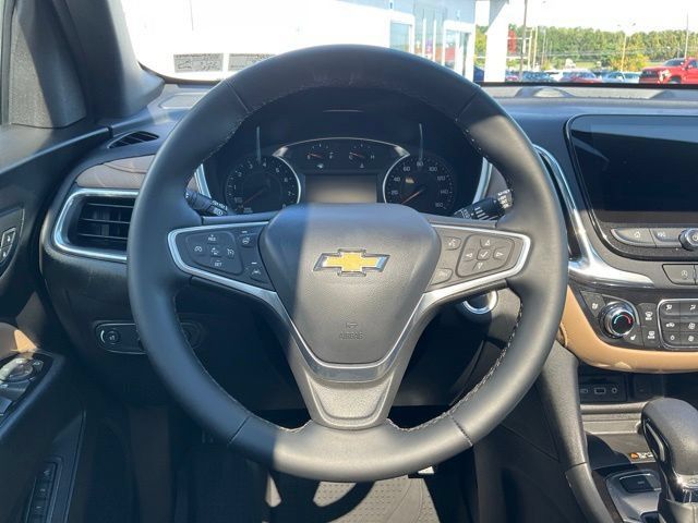 Used 2023 Chevrolet Equinox Premier AWD/4WD image 2