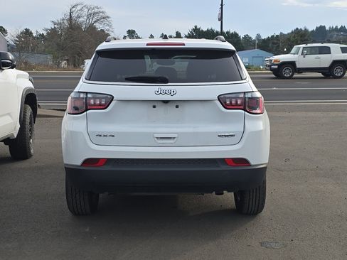 Used 2024 Jeep Compass Latitude image 5