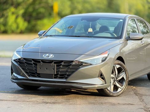 Used 2023 Hyundai Elantra SEL w/ Convenience Package FWD image 5