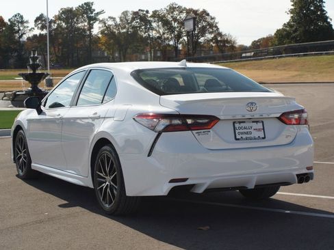 Used 2024 Toyota Camry SE image 13