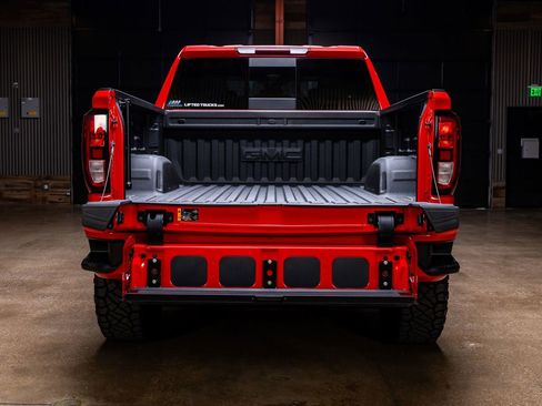 Used 2025 GMC Sierra 1500 Elevation image 9