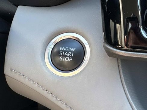 Used 2024 Toyota Highlander LE image 38