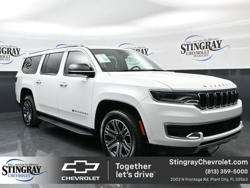 Used 2024 Jeep Wagoneer L Series II w/ Flexible Seating Group image 1