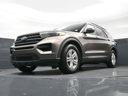 Used 2021 Ford Explorer XLT image 44