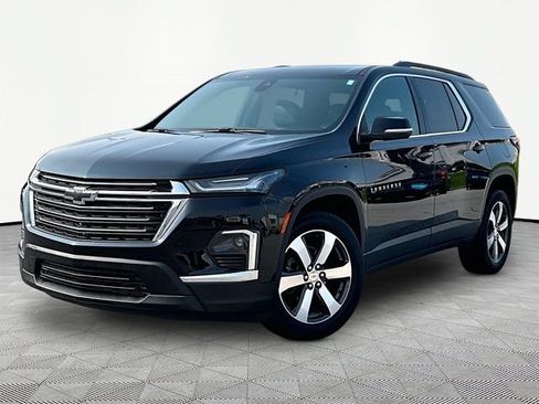 Used 2023 Chevrolet Traverse LT w/ LT Premium Package AWD/4WD image 3