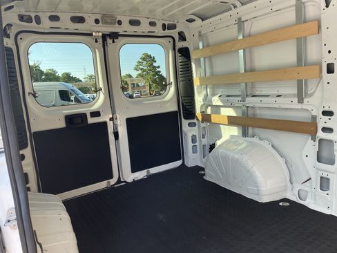 Used 2025 RAM ProMaster 2500 w/ U-Haul Equipment Group FWD image 29