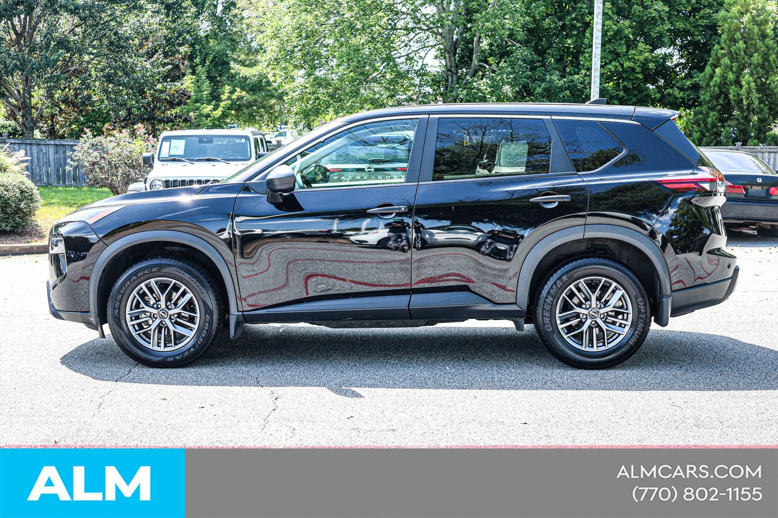 Used 2024 Nissan Rogue S AWD/4WD image 9