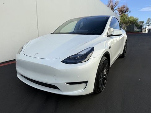 Used 2022 Tesla Model Y Performance AWD/4WD image 1
