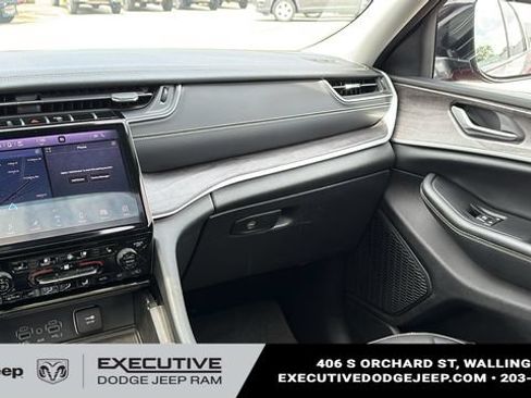 Used 2023 Jeep Grand Cherokee L Limited w/ Luxury Tech Group II AWD/4WD image 25
