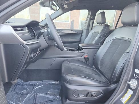 Used 2023 Jeep Grand Cherokee Altitude image 12