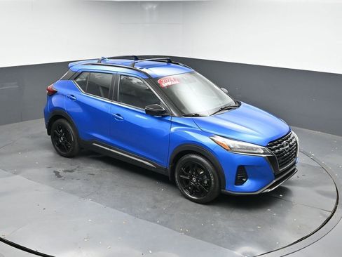 Used 2024 Nissan Kicks SR w/ Exterior Package image 39