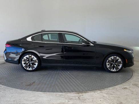 New 2026 BMW 530i xDrive w/ Premium Package image 8