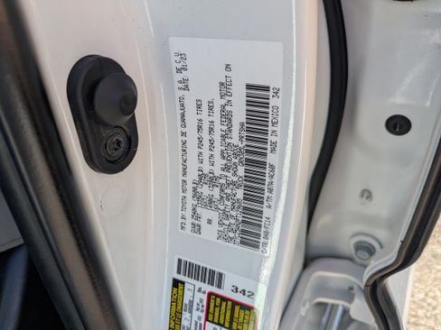 Used 2023 Toyota Tacoma SR AWD/4WD image 31