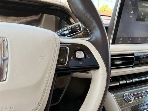 Used 2022 Lincoln Aviator Black Label w/ Dynamic Handling Package AWD/4WD image 18