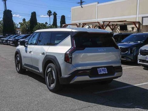 New 2026 Kia EV9 Light image 7
