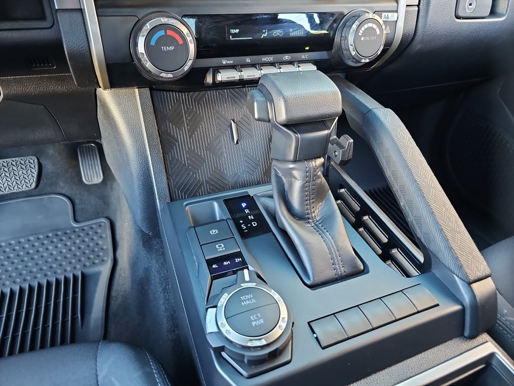 Certified 2025 Toyota Tacoma SR5 AWD/4WD image 15